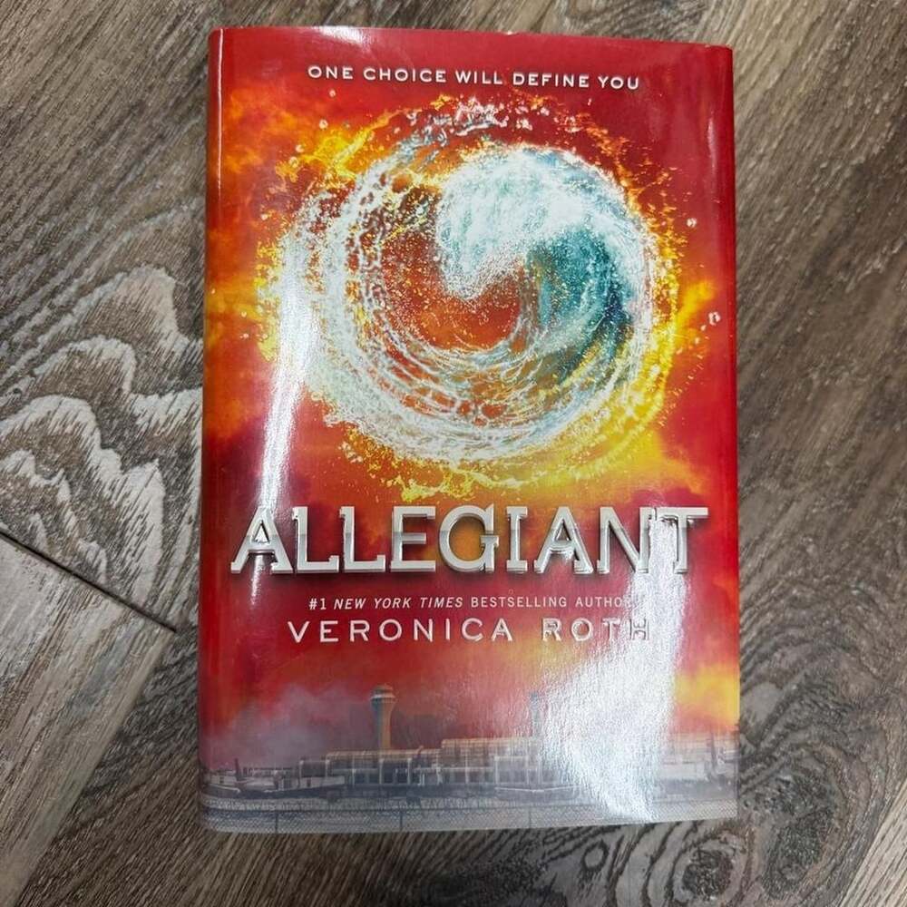 Allegiant Hardcover Book by Veronica Roth